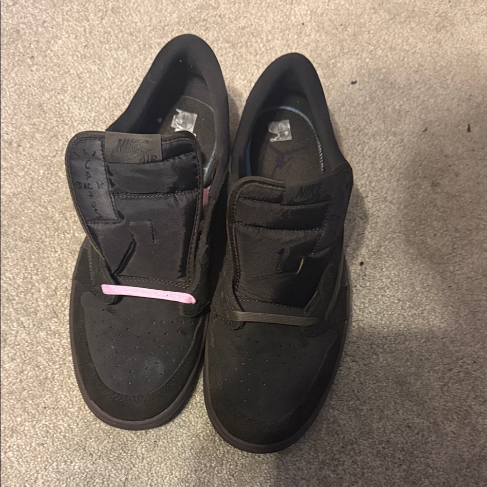 Travis Scott Jordan 1 low velvet brown